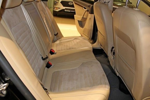 Volkswagen Passat, 1.8 л, Робот, 2013 фото 1