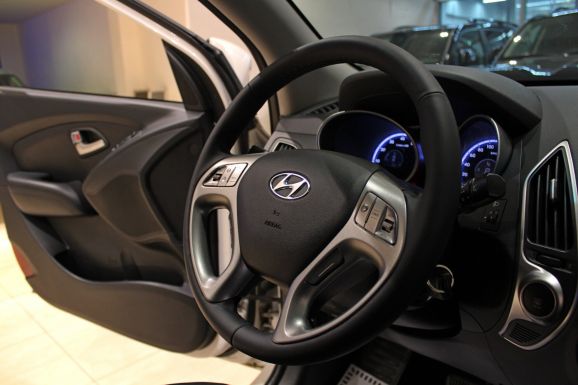 Hyundai ix35, 2.0 л, АТ, 2012 фото 2