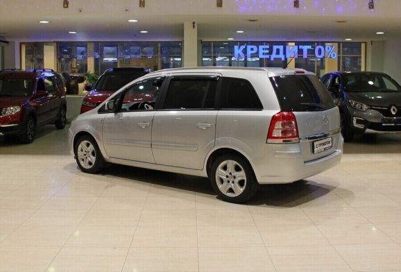 Opel Zafira, 1.8 л, Робот, 2011 фото 5
