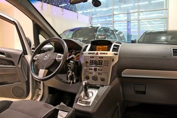 Opel Zafira, 1.8 л, Робот, 2011 фото 7