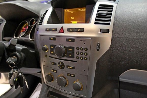 Opel Zafira, 1.8 л, Робот, 2011 фото 9