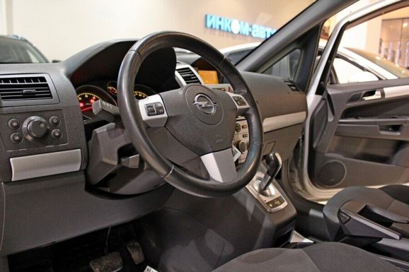 Opel Zafira, 1.8 л, Робот, 2011 фото 2