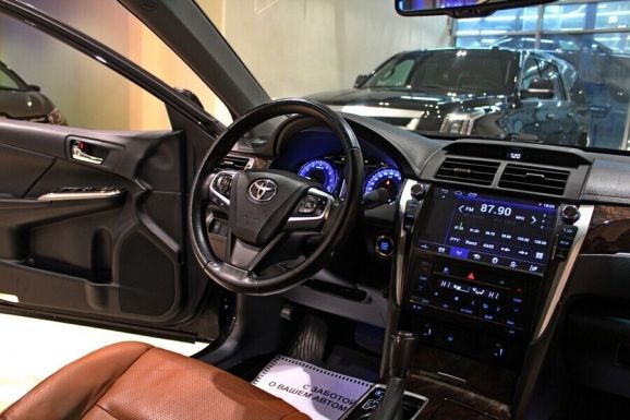Toyota Camry, 2.5 л, АТ, 2018 фото 7