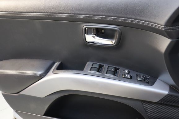 Mitsubishi Outlander, 2.0 л, Вариатор, 2012 фото 8