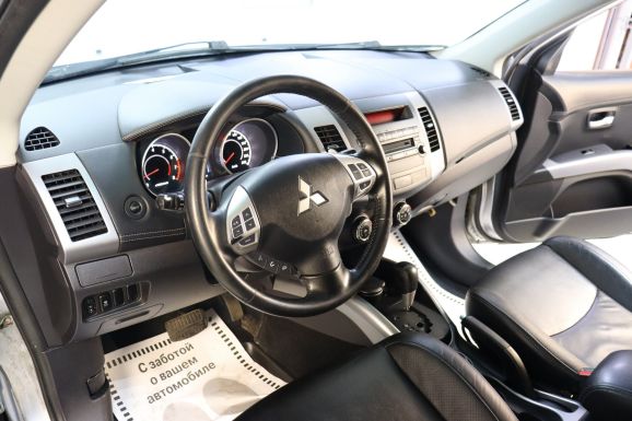 Mitsubishi Outlander, 2.0 л, Вариатор, 2012 фото 9