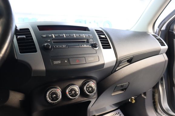 Mitsubishi Outlander, 2.0 л, Вариатор, 2012 фото 11