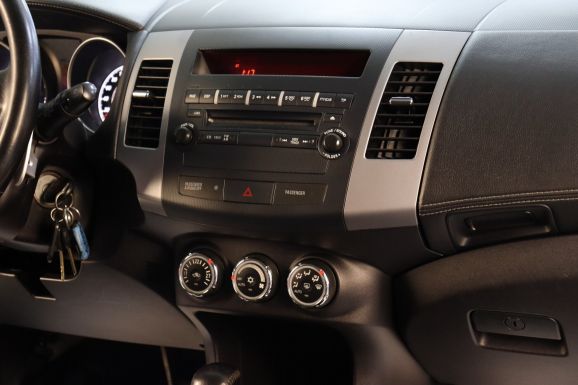 Mitsubishi Outlander, 2.0 л, Вариатор, 2012 фото 2