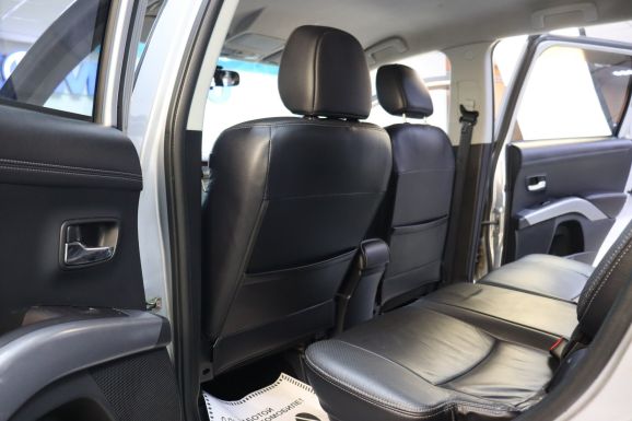 Mitsubishi Outlander, 2.0 л, Вариатор, 2012 фото 1