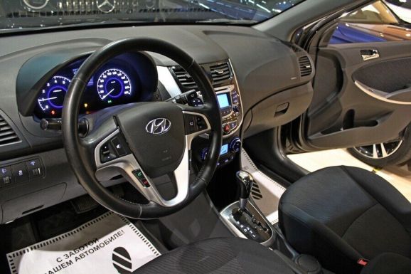 Hyundai Solaris, 1.6 л, АТ, 2011 фото 2