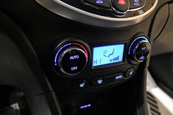 Hyundai Solaris, 1.6 л, АТ, 2011 фото 1