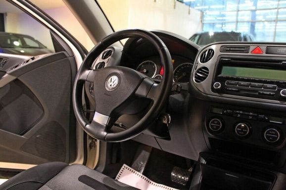 Volkswagen Tiguan, 2.0 л, АТ, 2009 фото 10