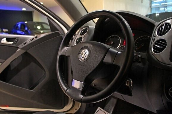 Volkswagen Tiguan, 2.0 л, АТ, 2009 фото 2