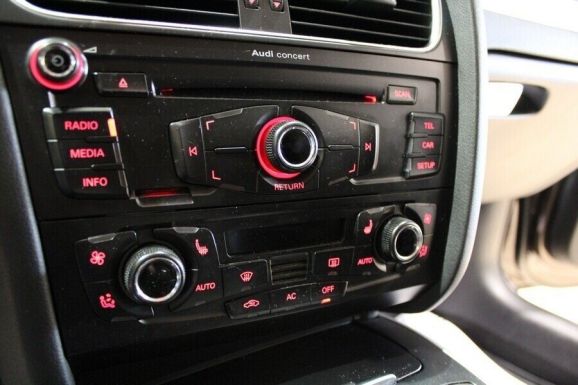 Audi A4, 1.8 л, Вариатор, 2011 фото 2