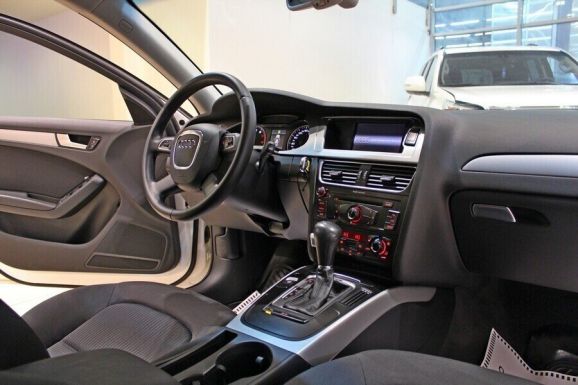 Audi A4, 1.8 л, Вариатор, 2010 фото 7
