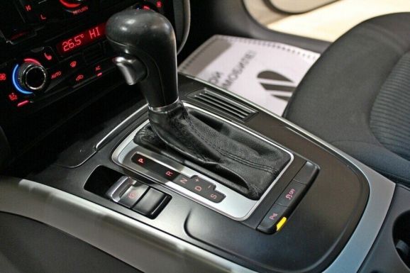 Audi A4, 1.8 л, Вариатор, 2010 фото 2