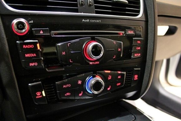 Audi A4, 1.8 л, Вариатор, 2010 фото 9