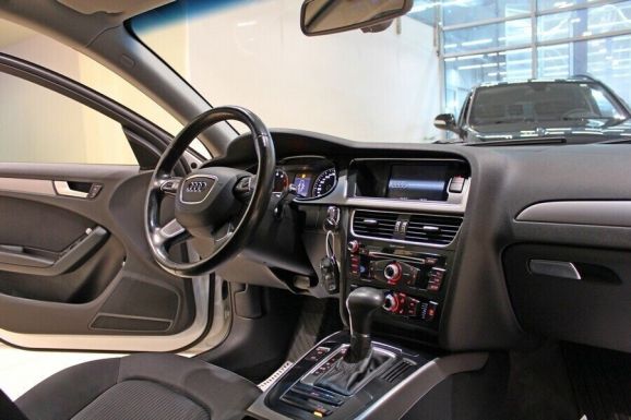 Audi A4, 1.8 л, Вариатор, 2010 фото 11