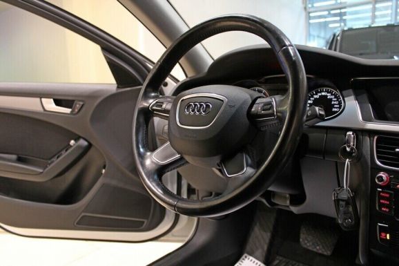 Audi A4, 1.8 л, Вариатор, 2010 фото 2