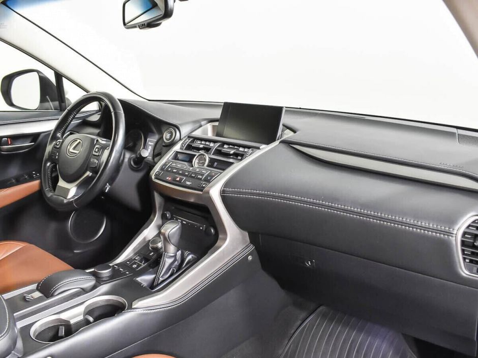 Lexus NX, 2.0 л, Вариатор, 2015 фото 11