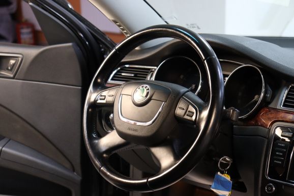 Skoda Superb, 1.8 л, АТ, 2010 фото 1