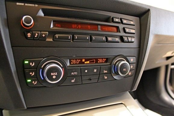 BMW 3 серии, 2.0 л, АТ, 2011 фото 1