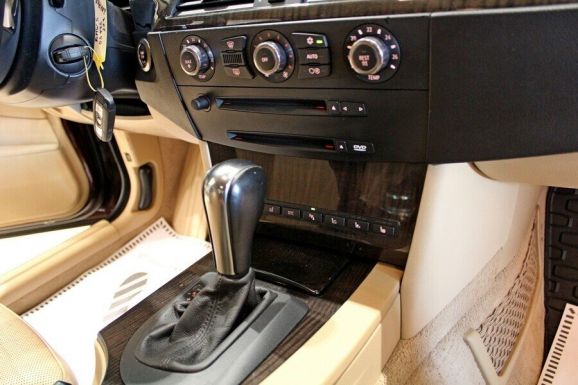 BMW 5 серии, 3.0 л, АТ, 2010 фото 10