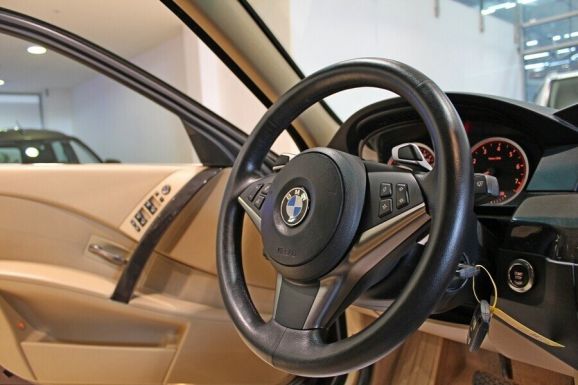 BMW 5 серии, 3.0 л, АТ, 2010 фото 12