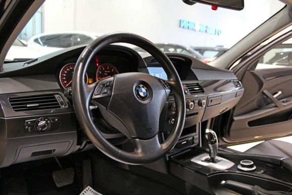 BMW 5 серии, 2.5 л, АТ, 2010 фото 11