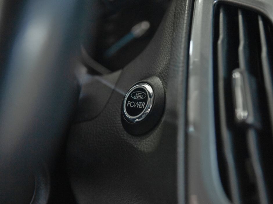 Ford Focus Titanium, 1.6 л, Робот, 2012 фото 12