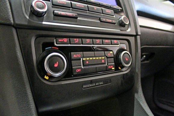 Volkswagen Golf, 1.4 л, Робот, 2011 фото 1