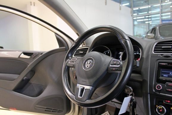 Volkswagen Golf, 1.4 л, Робот, 2011 фото 8