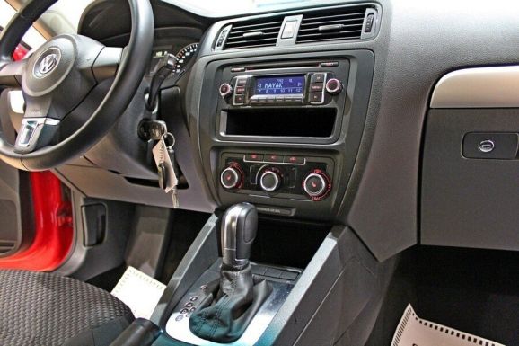Volkswagen Jetta, 1.4 л, Робот, 2012 фото 9