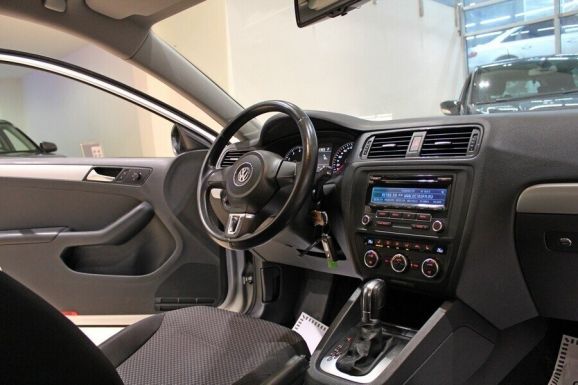 Volkswagen Jetta, 1.4 л, Робот, 2012 фото 7