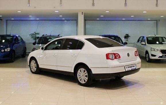 Volkswagen Passat, 1.8 л, Робот, 2010 фото 5
