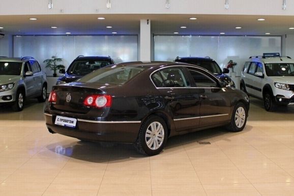 Volkswagen Passat, 1.8 л, Робот, 2010 фото 5