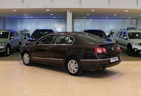 Volkswagen Passat, 1.8 л, Робот, 2010 фото 6
