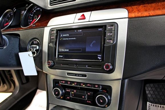 Volkswagen Passat, 1.8 л, Робот, 2010 фото 8