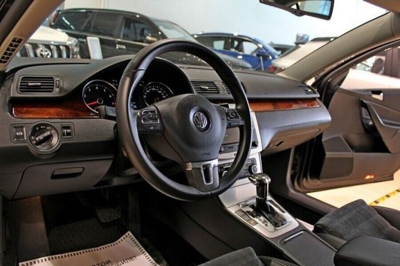 Volkswagen Passat, 1.8 л, Робот, 2010 фото 11