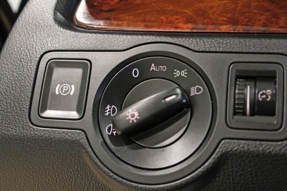 Volkswagen Passat, 1.8 л, Робот, 2010 фото 12