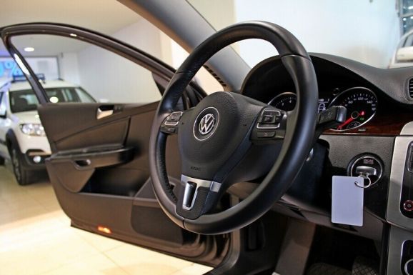 Volkswagen Passat, 1.8 л, Робот, 2010 фото 2