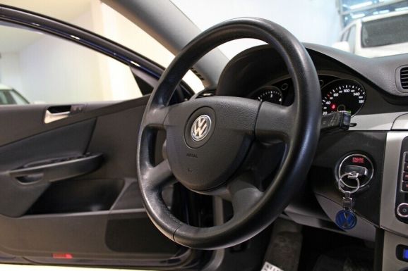 Volkswagen Passat, 2.0 л, Робот, 2009 фото 11