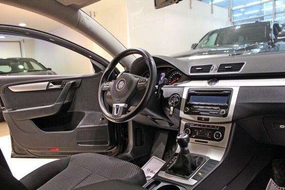 Volkswagen Passat, 1.8 л, МТ, 2012 фото 7