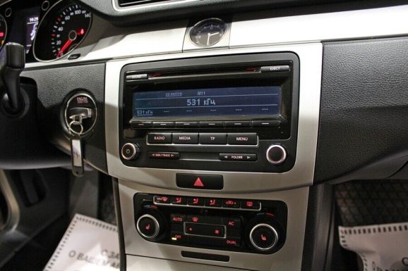 Volkswagen Passat, 1.8 л, МТ, 2012 фото 8