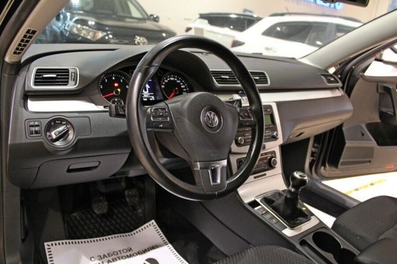 Volkswagen Passat, 1.8 л, МТ, 2012 фото 9