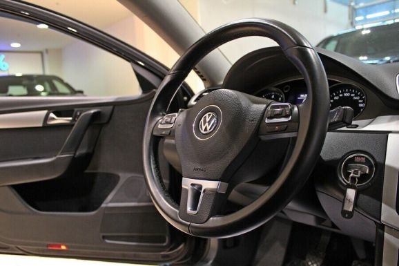 Volkswagen Passat, 1.8 л, МТ, 2012 фото 2