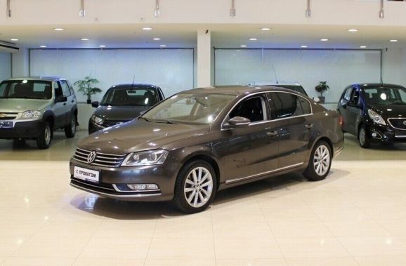 Volkswagen Passat, 1.8 л, Робот, 2011 фото 3