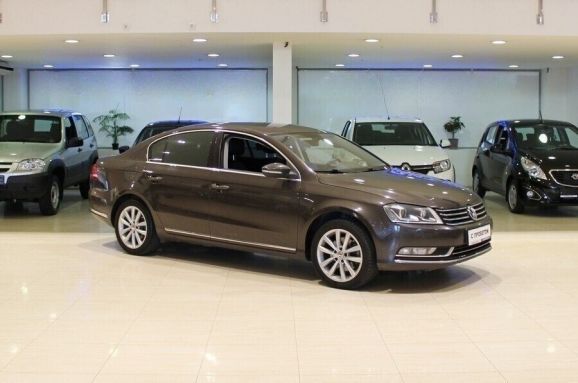 Volkswagen Passat, 1.8 л, Робот, 2011 фото 4