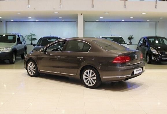 Volkswagen Passat, 1.8 л, Робот, 2011 фото 6