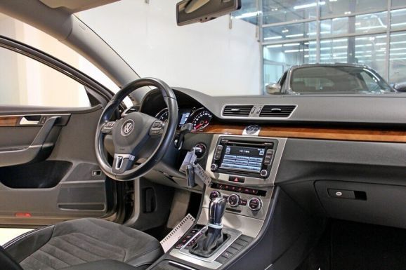 Volkswagen Passat, 1.8 л, Робот, 2011 фото 7