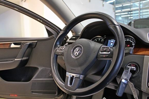 Volkswagen Passat, 1.8 л, Робот, 2011 фото 10